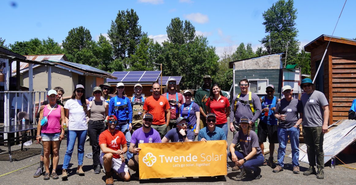 Solar Volunteer Large Team Picture